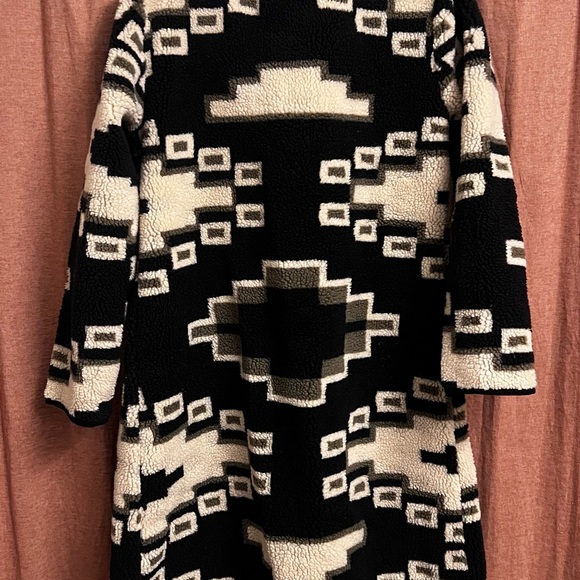 Geometric Patterned Coat - Picture 3 of 3